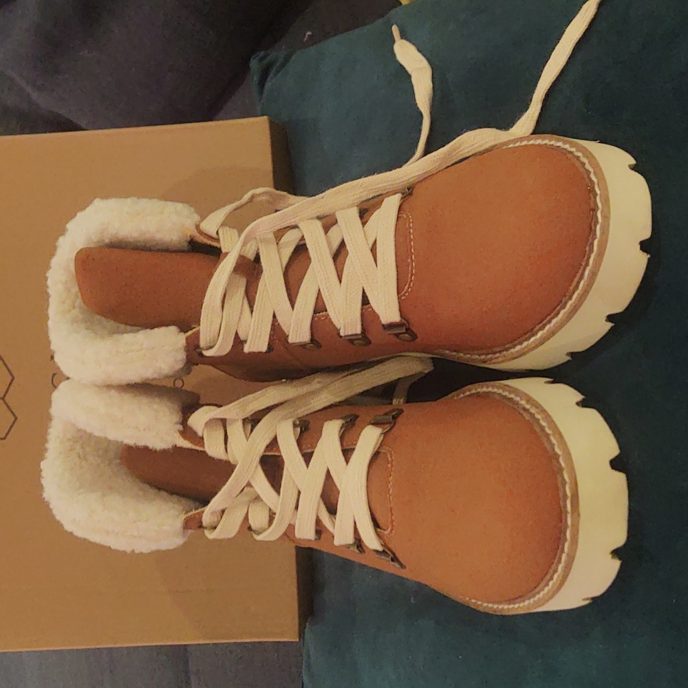 NEW Oasis Winter Boots